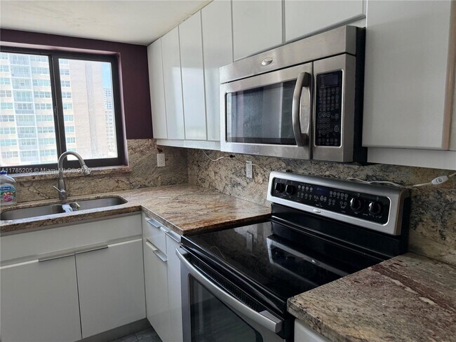 Building Photo - 1500 S Ocean Dr