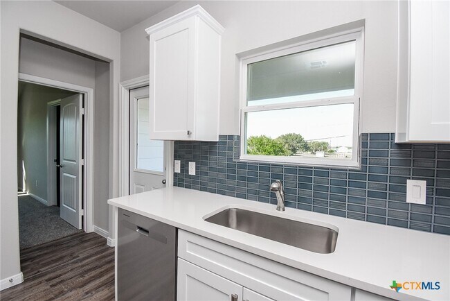 Building Photo - 544 Buckskin Dr