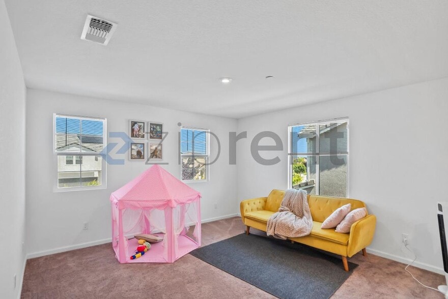 Building Photo - Unit 1