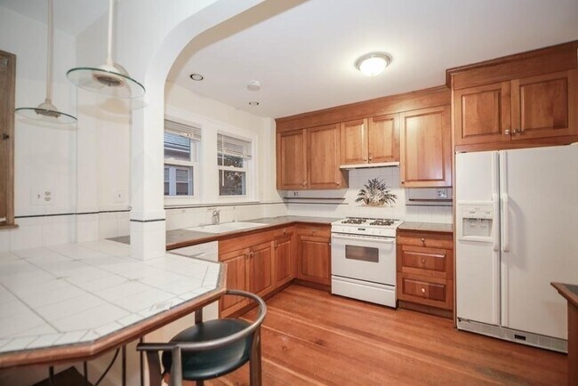 Building Photo - 35 Greycliff Rd