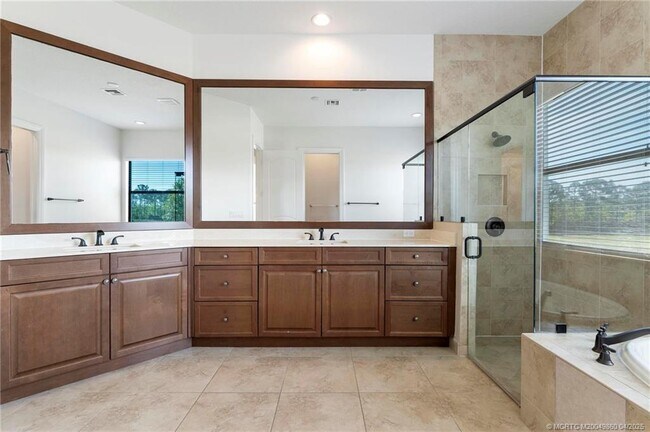 Building Photo - 255 Calmo Cir