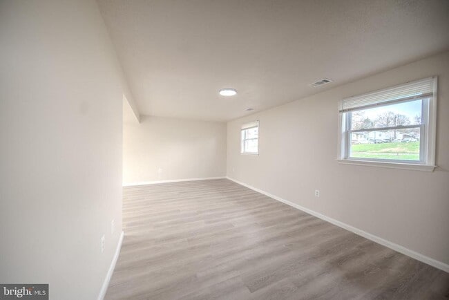 Building Photo - 11209 Caroline Ave