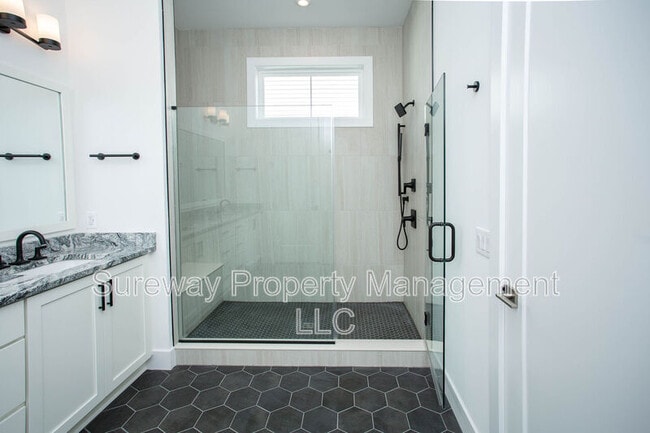 Building Photo - 7 Cole Pl