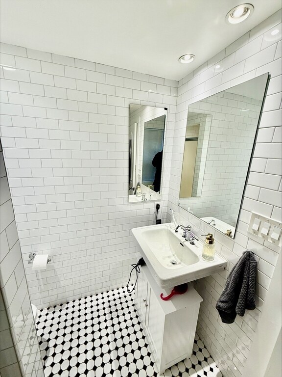 Building Photo - 11 Thacher Ct