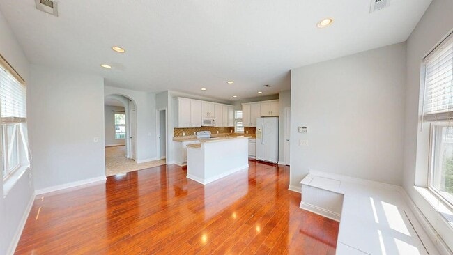 Building Photo - 5597 Lantos Rd