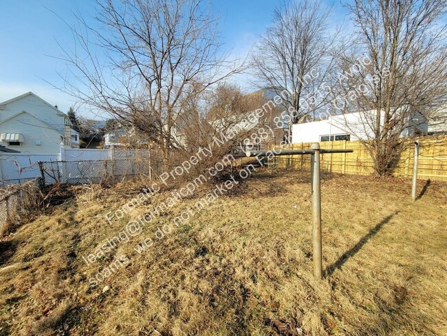 Building Photo - 171 Almond Ln