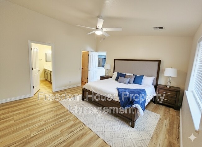 Building Photo - 3741 Malibou Ave