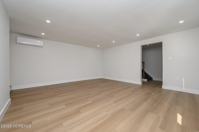 Building Photo - 8 Orchard St