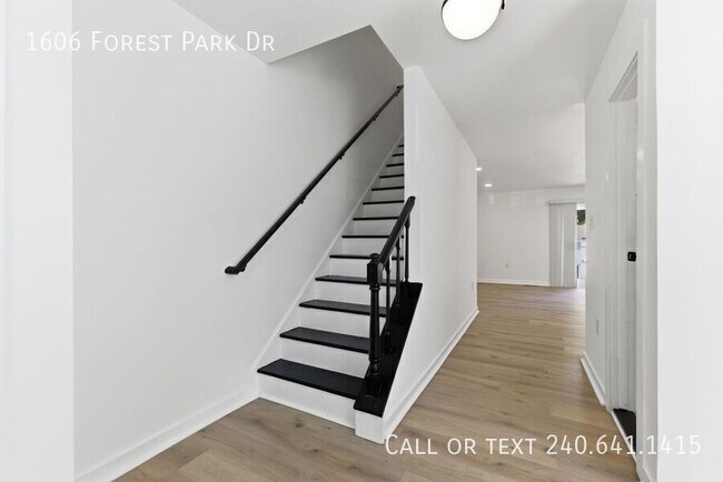 Building Photo - 1606 Forest Park Dr