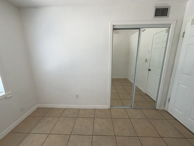 Building Photo - 4615 Mars Ct