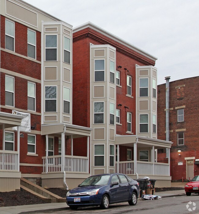Building Photo - 3326 Woodburn Ave