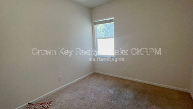 Building Photo - 151 W Saltillo Ln