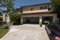 Building Photo - 923 Derek Dr