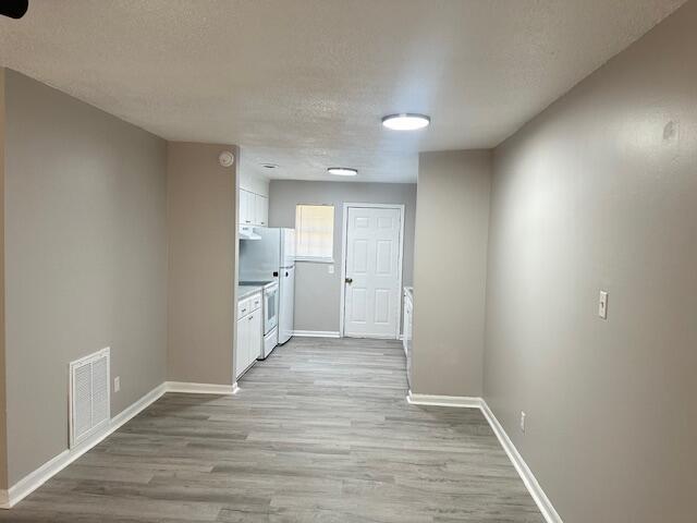 Building Photo - 3095 Brookside Dr NW
