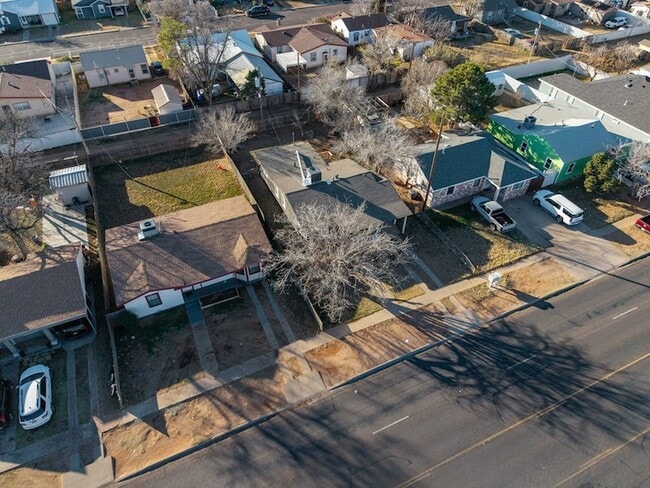 Building Photo - 2011 W 16th St