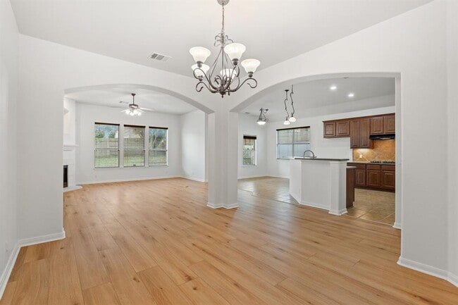 Building Photo - 209 Canterbury Dr