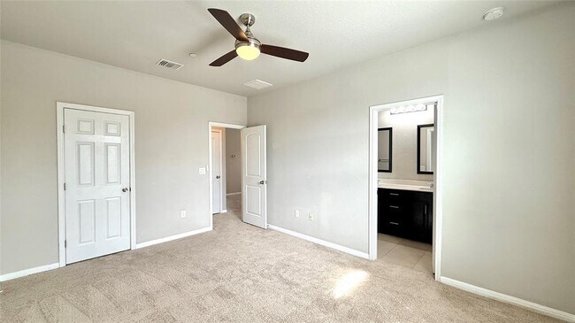Building Photo - 1001 Zodiac Ln