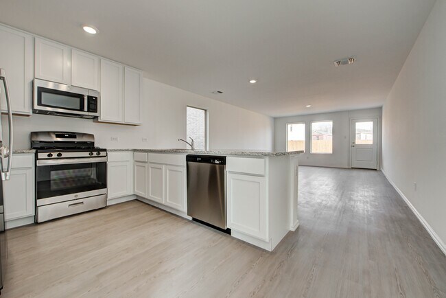 Building Photo - 2011 Delphine Dr