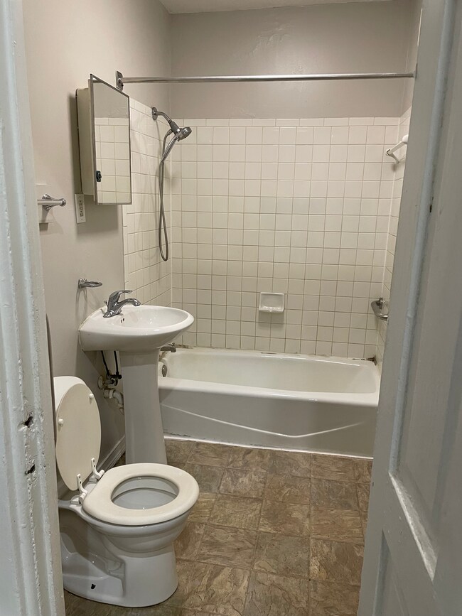 Building Photo - 33 Harvard St