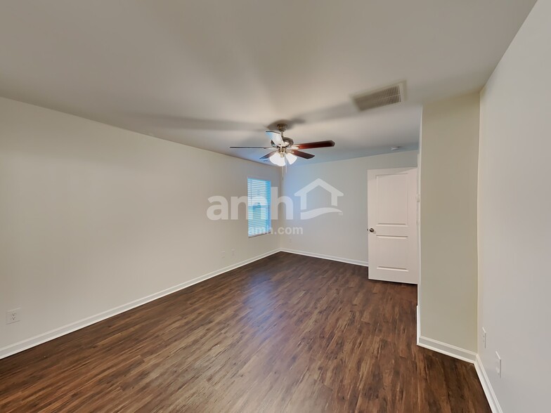 Building Photo - 296 Maxton Ave
