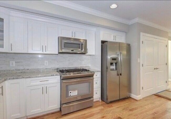 Kitchen - 5108 Bass Pl SE