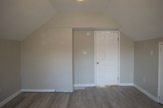 Building Photo - Conveniently Located 3 Bed 2 Bath House