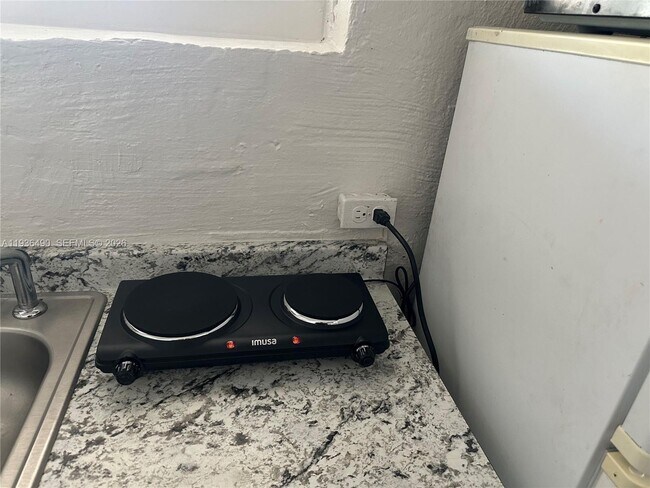 Building Photo - 120 SW 68th Ave