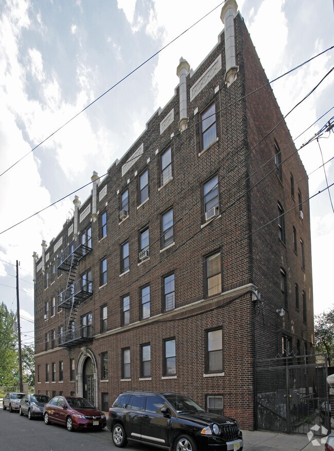 Building Photo - 491-5 Garfield Avenue