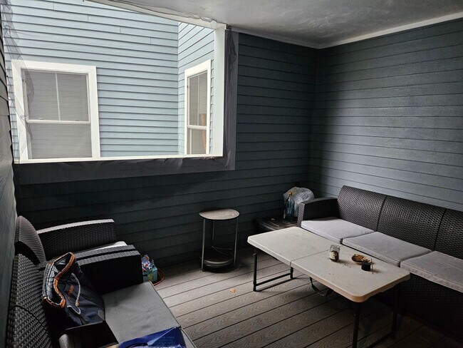 Building Photo - Immaculate 5 bed 3 bath in Lower Allston... Don't miss out..