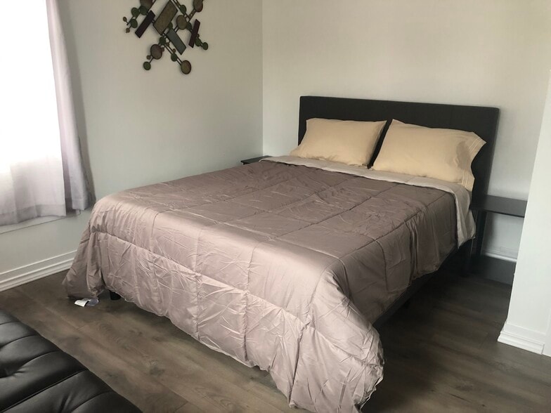 Bedroom 1 - 2427 W Southcross Blvd