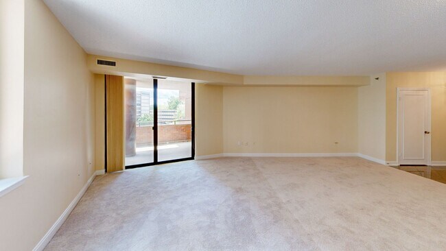 Building Photo - 4550 N Park Ave