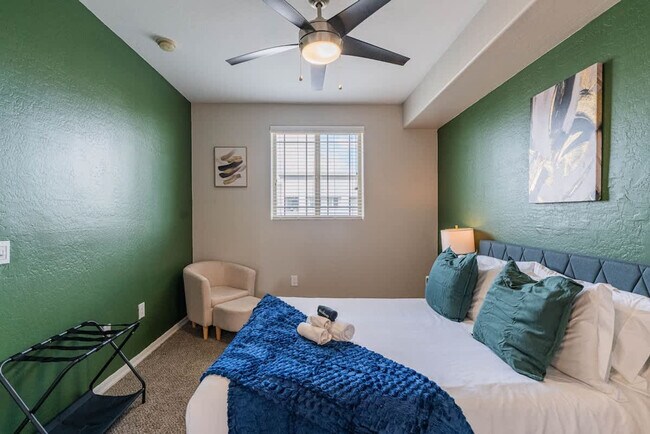 Building Photo - 1275 E University Dr