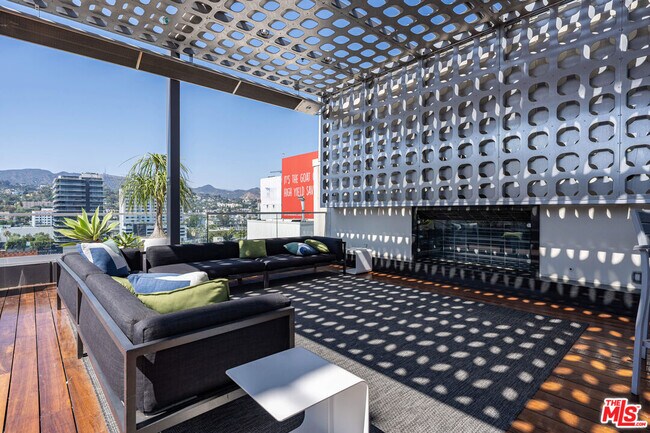 Building Photo - 6250 Hollywood Blvd