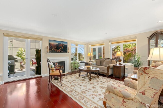 Building Photo - Luxury spacious unit with partial downtown view in Magnolia