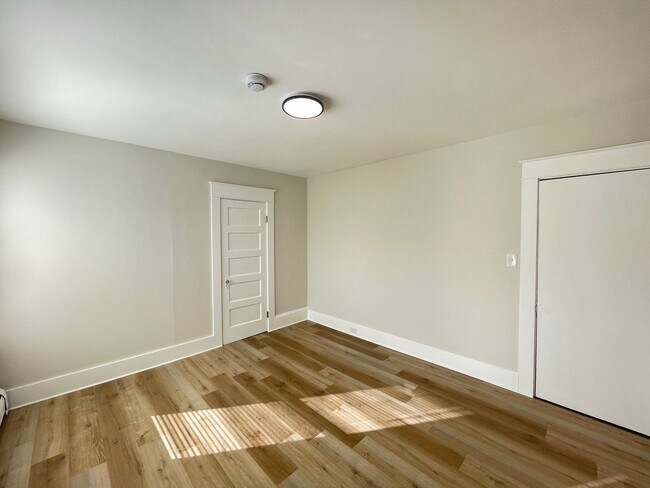 Building Photo - 55 Henriette St