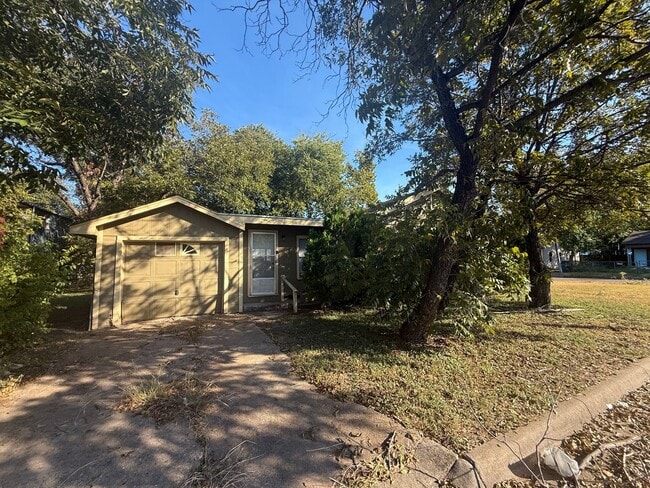 Building Photo - Cozy 3 Bedroom Family Home