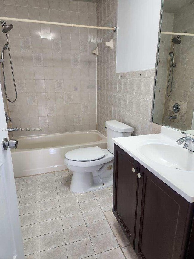 Guest Bathroom - 15401 SW 144th Ct