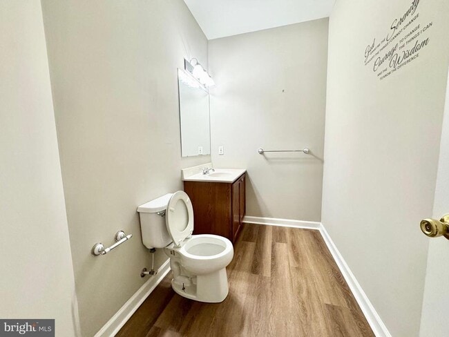 Building Photo - 15 Delhi Ct