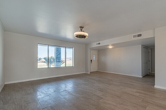 Building Photo - Acreage Property for Rent!!