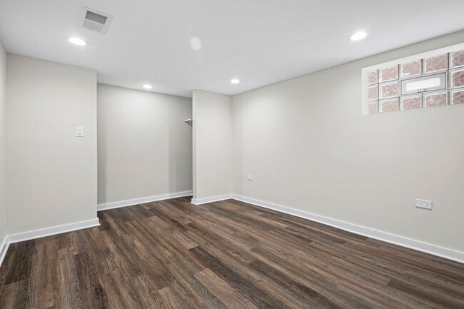 Building Photo - 1723 W 75th Pl