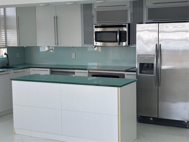 Building Photo - 770 Claughton Island Dr