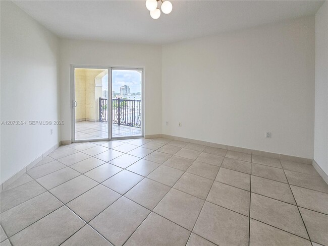 Building Photo - 1627 SW 37th Ave