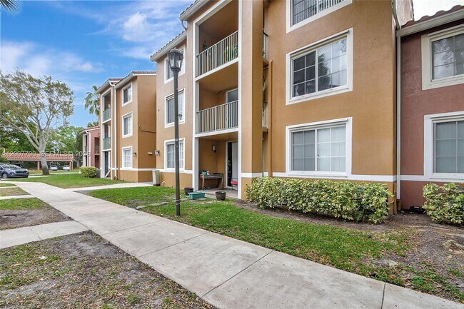 Building Photo - 7808 Sonoma Springs Cir