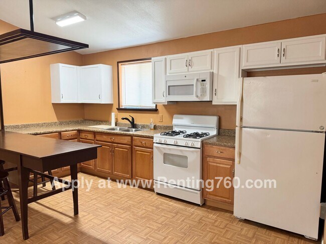 Building Photo - 2 Bed 2 Bath Near Military Base!