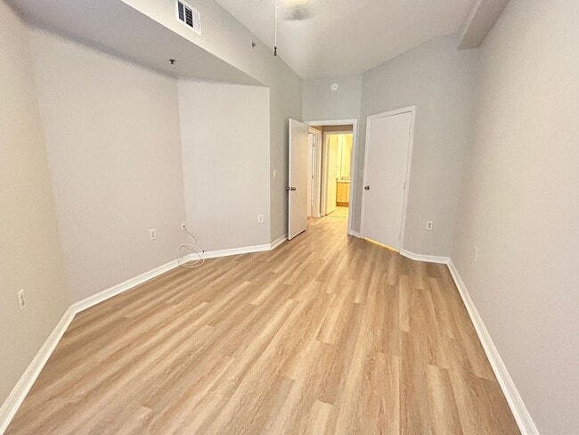 Building Photo - 1 Bed/1 Bath Condo in Gorgeous Resort Styl...