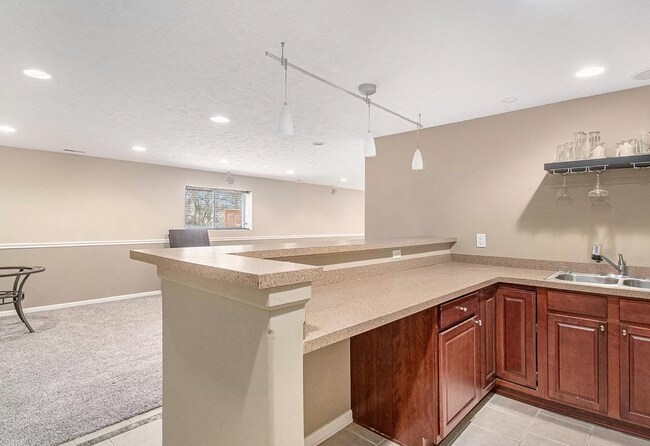 Building Photo - Spacious 4 Bedroom With Modern Comforts & Ideal Location!!