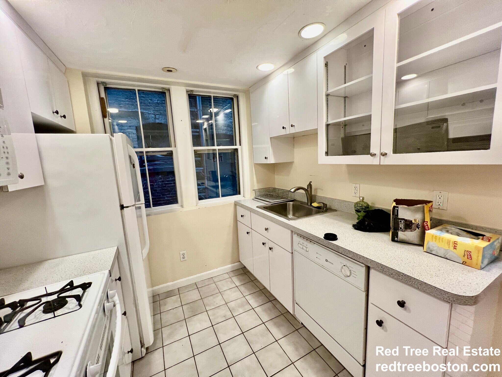 Building Photo - 108 Myrtle St