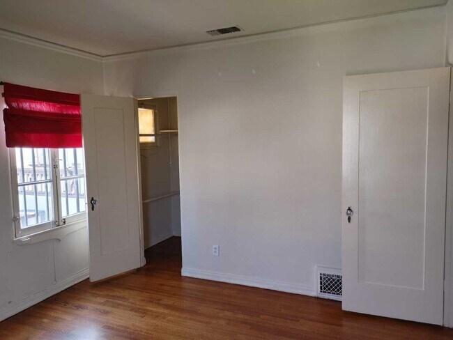 Building Photo - 204CO