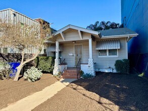 Building Photo - Charming 2 Bedroom Craftsman House w/Porch...