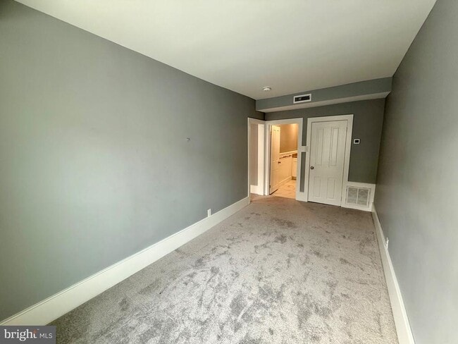 Building Photo - 25 W State St